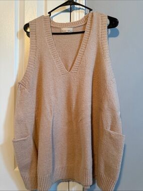 Sleeveless V-Neck Knit Vest in Blush Pink